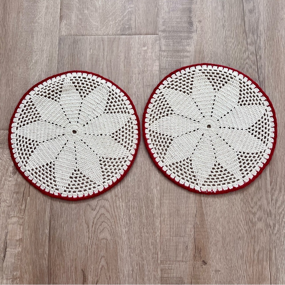 2 PCs‎ Vintage Hand Crocheted Doily Doilie Red White Round 9.75”
